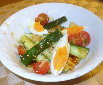 半熟卵×ごま油のシャキとろサラダ