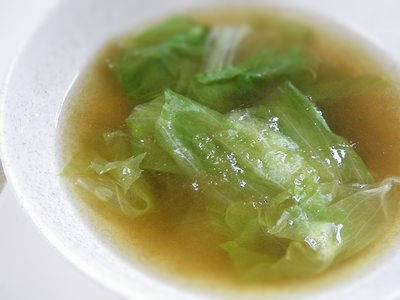 レタスととろろ昆布のすまし汁