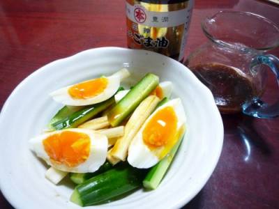 半熟卵×ごま油のシャキとろサラダ