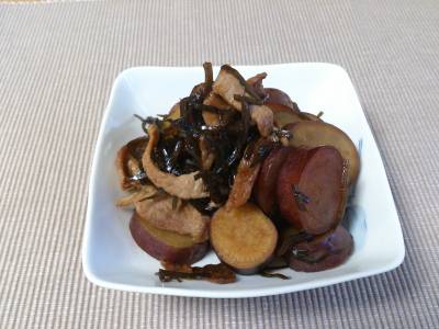 さつまいもと切り昆布の煮物
