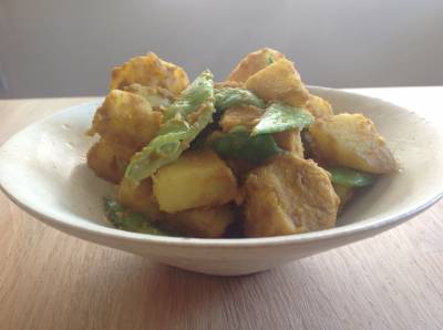 新じゃがと鶏肉のカレー蒸し煮