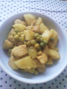 新じゃがと鶏肉のカレー蒸し煮