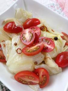 キャベツとトマトのマリネ