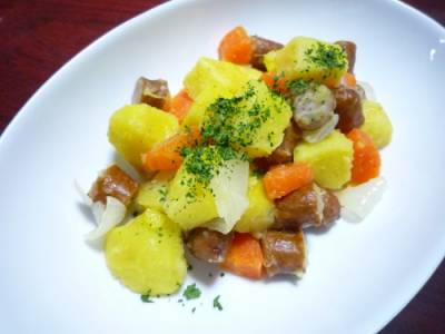 ソーセージ・じゃがいも・にんじんのコロコロソテー