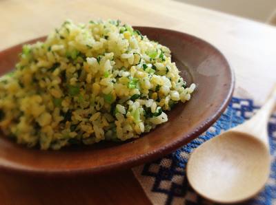 卵とほうれん草のチャーハン