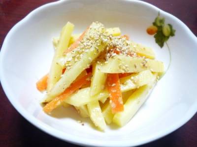 じゃがいもとにんじんのごま酢あえ