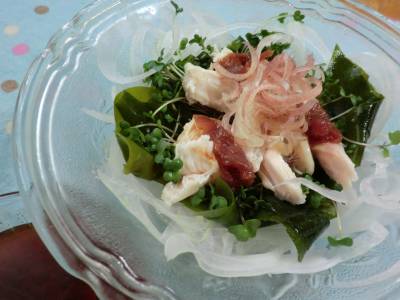 蒸し鶏の梅ソースがけ