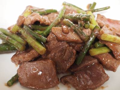 牛肉とにんにくの芽のオイスター炒め