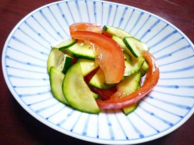 ズッキーニとトマトのあえ物