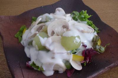 ぶどうとマッシュルームのサラダ