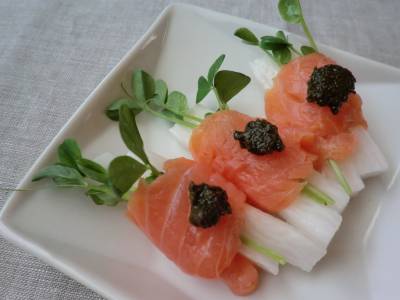 長芋のスモークサーモン巻き