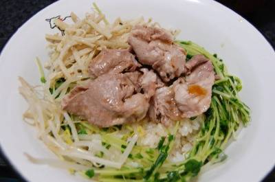 もやしと牛肉のごまポン酢丼