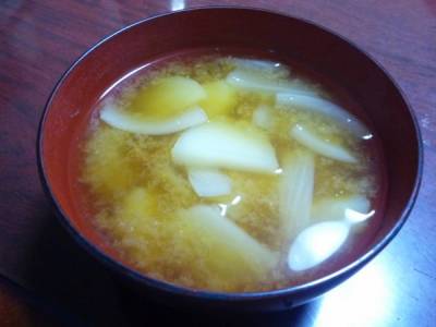 じゃがいもとたまねぎのみそ汁