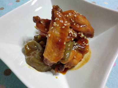 鶏手羽とピーマンの黒酢煮