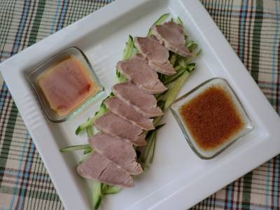 ゆで豚の薄切り
