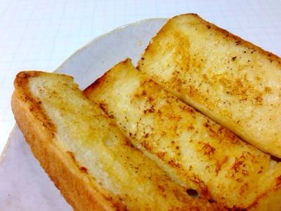 焦がしバター醤油トースト