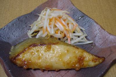 切り身魚の梅照り焼き