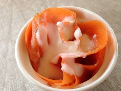 にんじんとナッツのサラダ