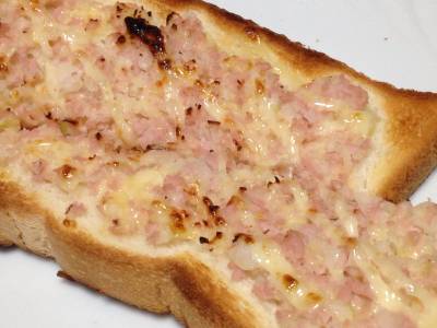 ソーセージオニオンディップトースト