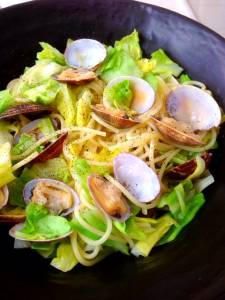 あさりと春キャベツのサッと蒸し