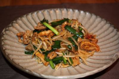 もやしと豚バラと油揚げのピリ辛炒め