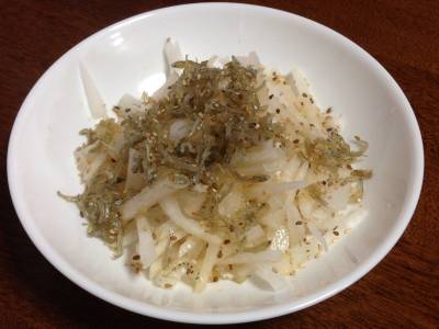 せん切り大根とカリカリじゃこの和風サラダ