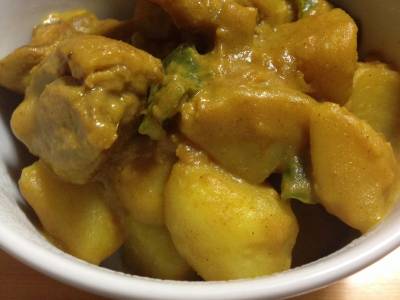 新じゃがと鶏肉のカレー蒸し煮