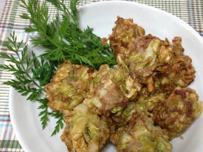 キャベツと豚こまのつまみ揚げ