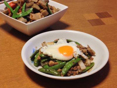 豚こまとスナップえんどうの黒ごまソース炒め