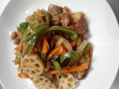 ピーマンと豚肉の黒酢炒め