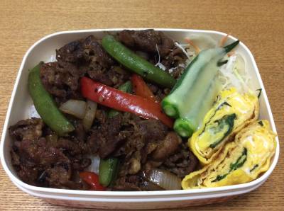 豚こまとスナップえんどうの黒ごまソース炒め