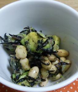 アボカドのひじきサラダ