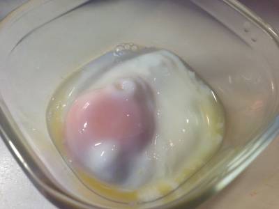 電子レンジでつくる温玉サラダ