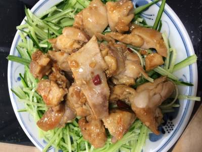 きゅうりと鶏肉のピリ辛あえ