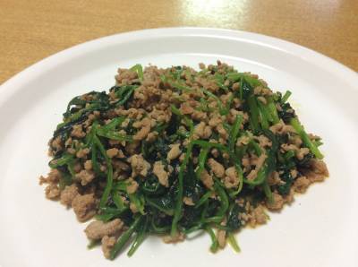 ほうれんそうと豚ひき肉の炒め物