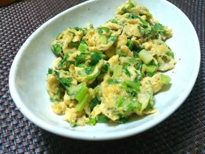 セロリの葉と卵の炒め物