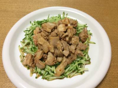 きゅうりと鶏肉のピリ辛あえ