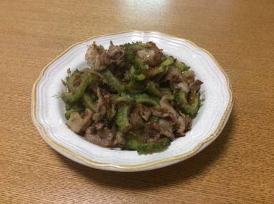 ゴーヤーと豚こまの塩炒め