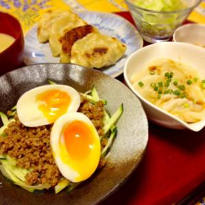 肉みそ丼 しょうゆ卵のせ