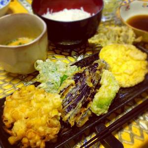 とうもろこしのかき揚げ　トマトおろし