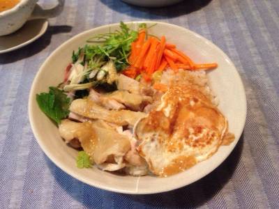 蒸し鶏のエスニックライス