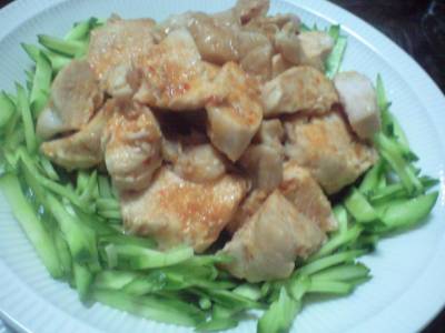 きゅうりと鶏肉のピリ辛あえ