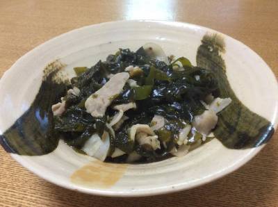 豚肉とわかめの煮物