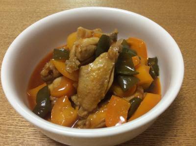 鶏手羽とピーマンの黒酢煮