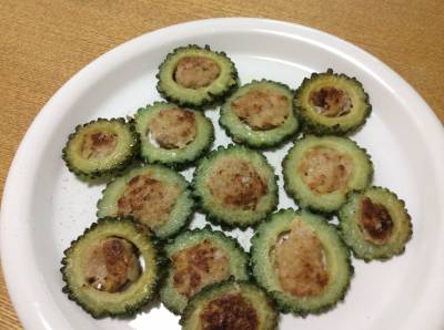 ゴーヤーの肉詰め焼き