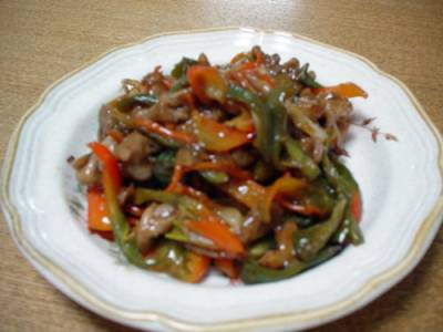ピーマンと豚肉の黒酢炒め