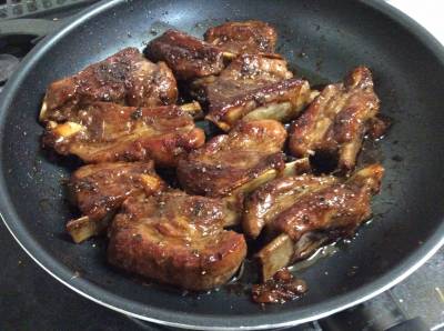 スパイシースペアリブ