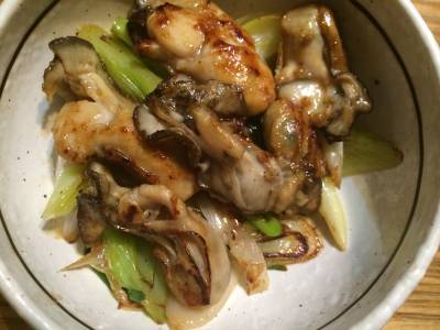 ねぎとかきのバターじょうゆ炒め