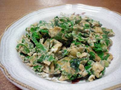 セロリの葉と卵の炒め物