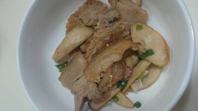 豚バラ肉のエリンギ炒め